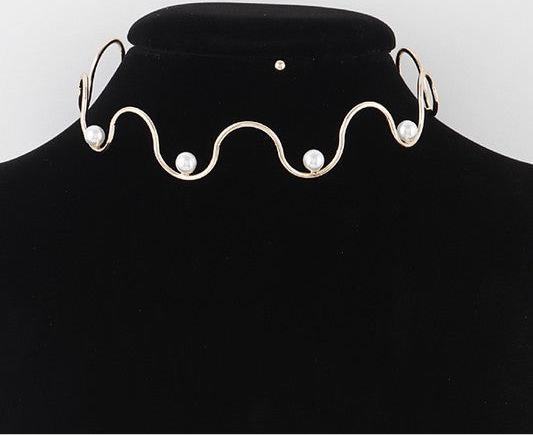 Wavy Pearled Choker