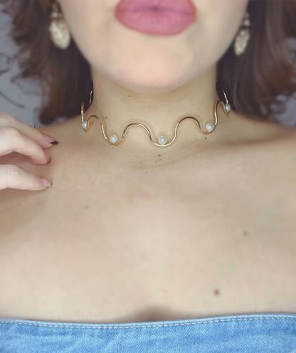 Wavy Pearled Choker